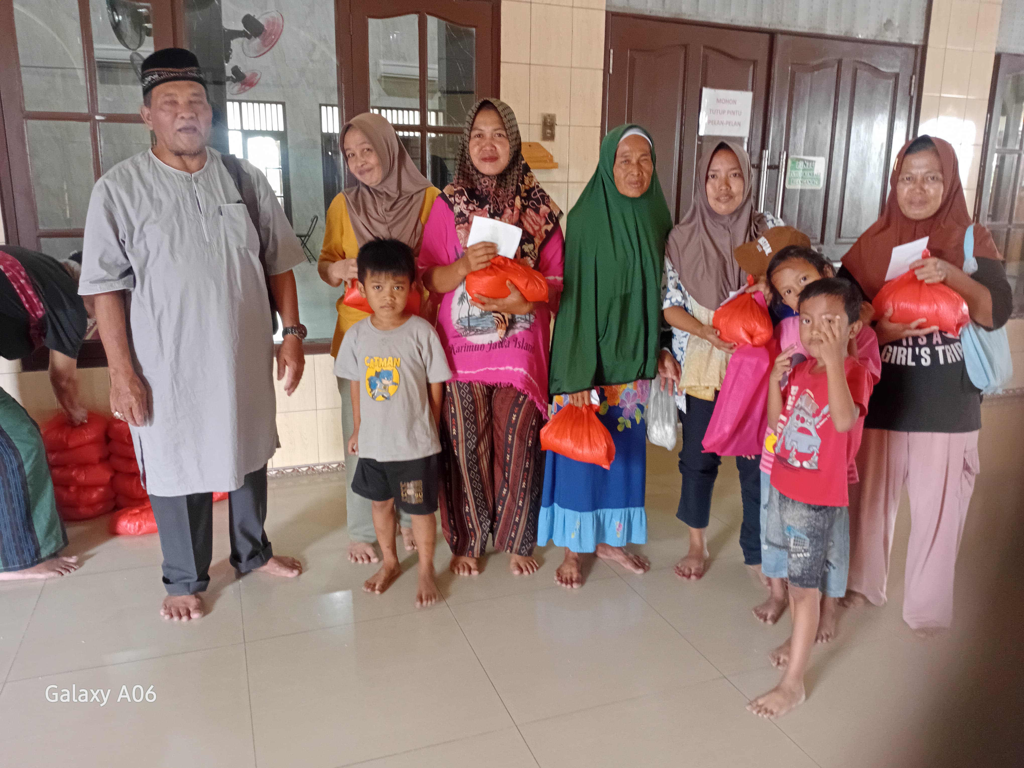 Penyaluran Zakat Fitrah Kepada Pemulung